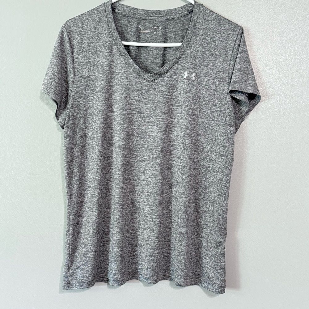 Under Armour Women's Size XL Gray V-Neck Top 602B4